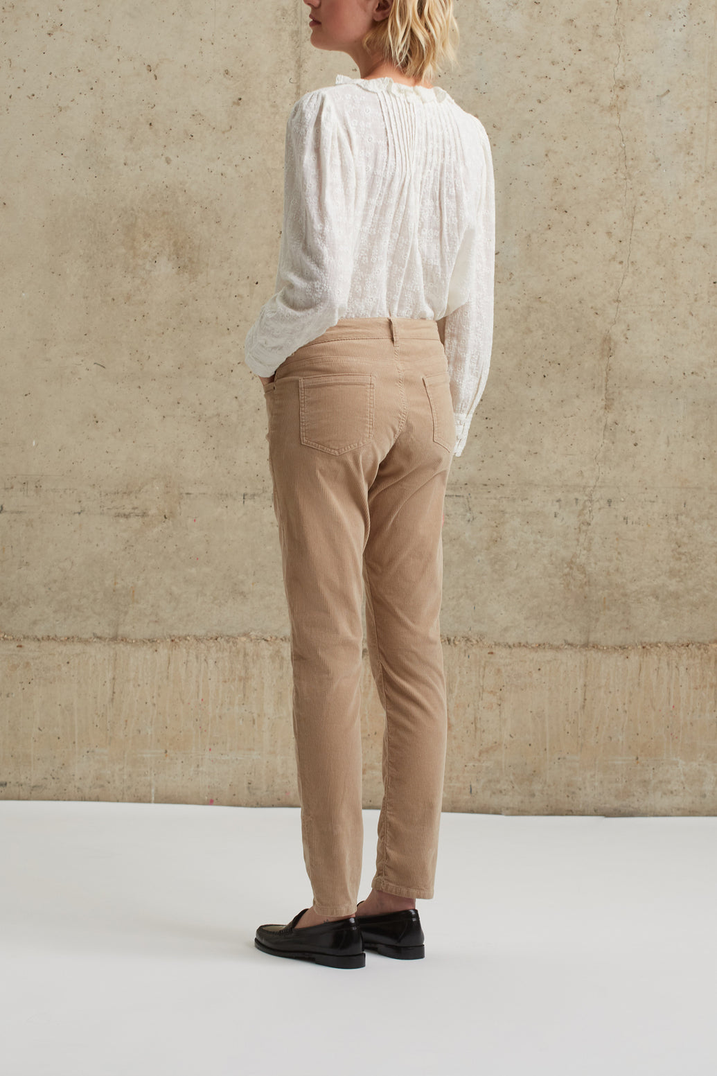 Pantalon jean en velours côtelé stretch - ELIENOR Faume - seconde main