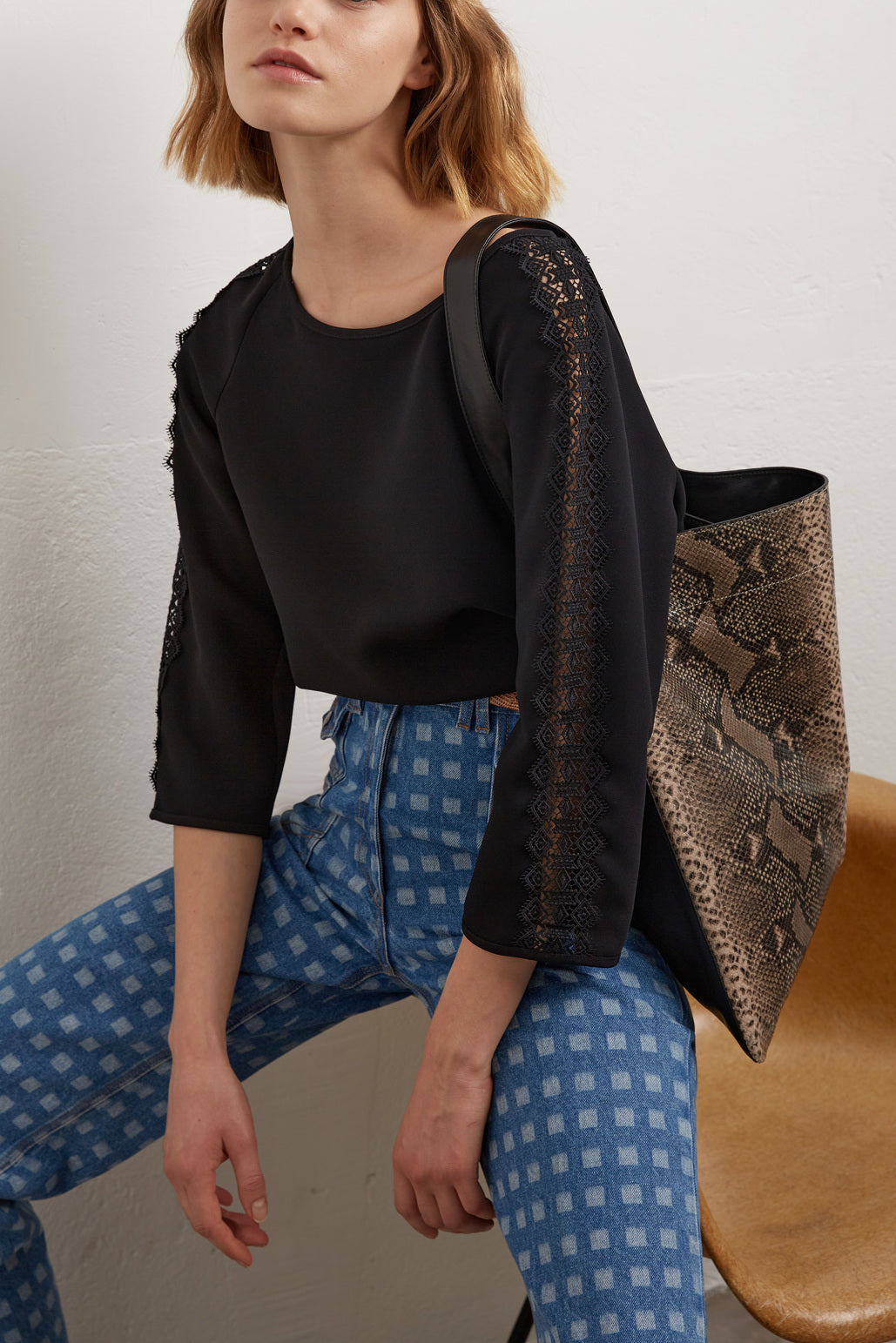 Assia - Top en crêpe avec dentelle Faume - seconde main