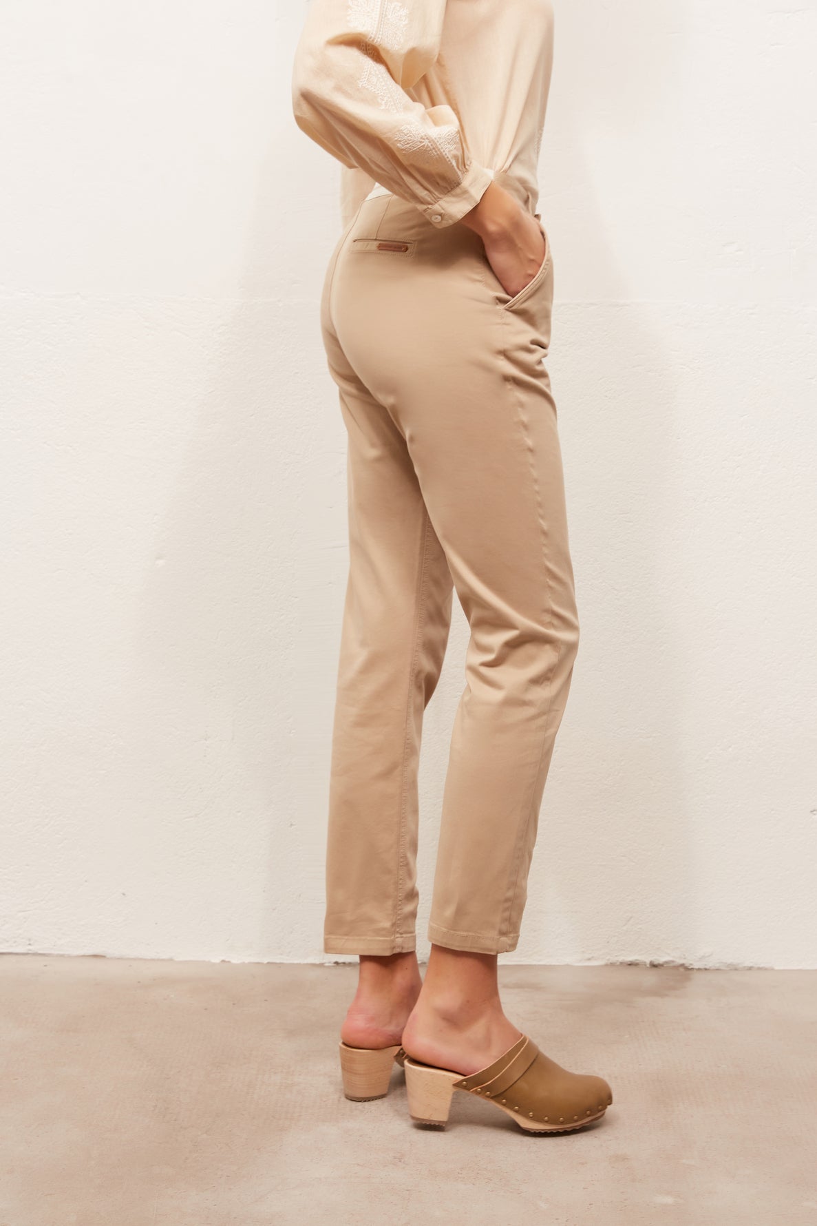 MAUD - pantalon droit 7/8 en coton Stretch Faume - seconde main