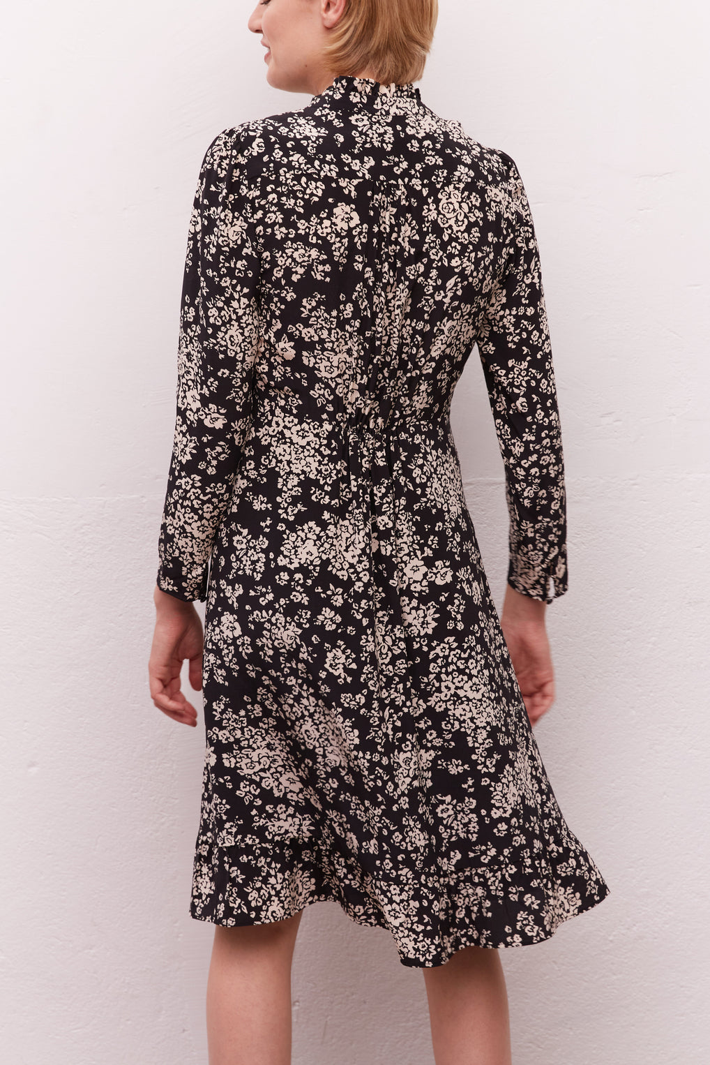 Robe longue en soie fleurie - JESS Faume - seconde main