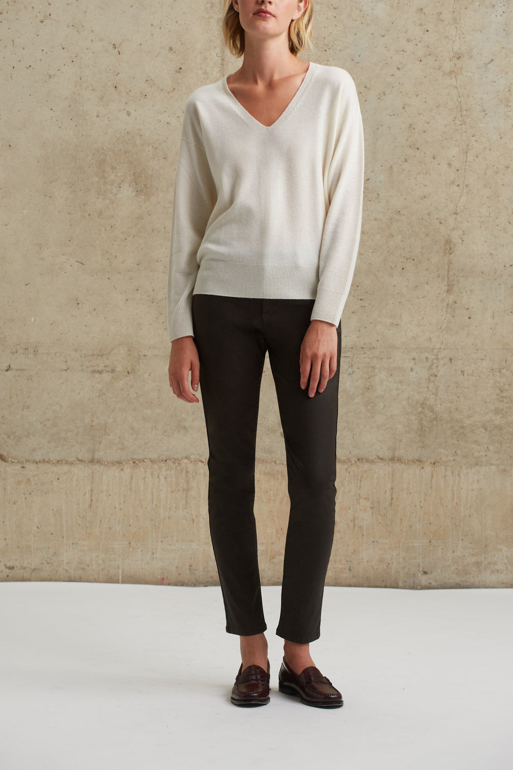 Pull V uni laine douce - LÉONIE Faume - seconde main