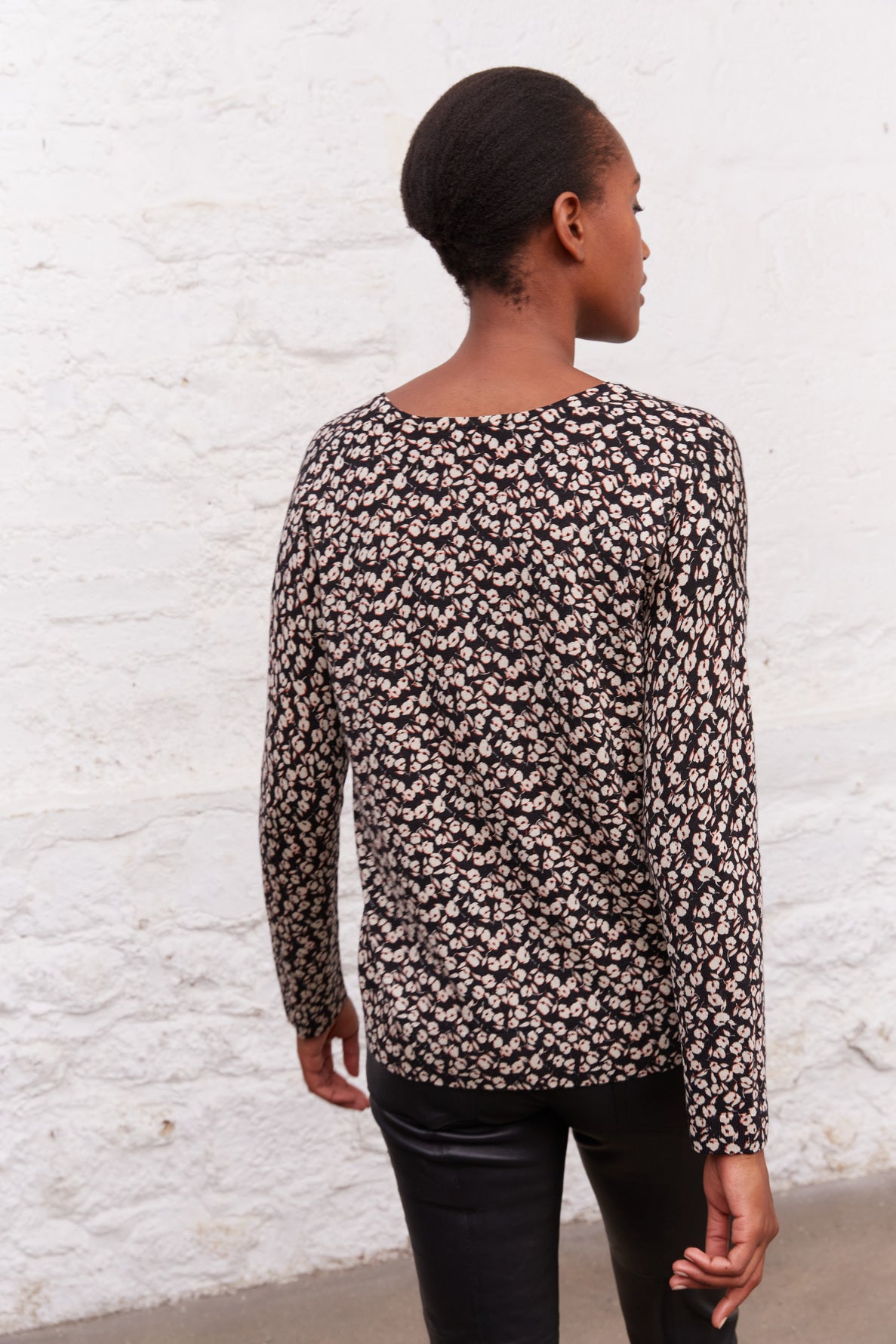 Pull en laine tricoté en maille fine avec print fleuri all over - LIAM Faume - seconde main