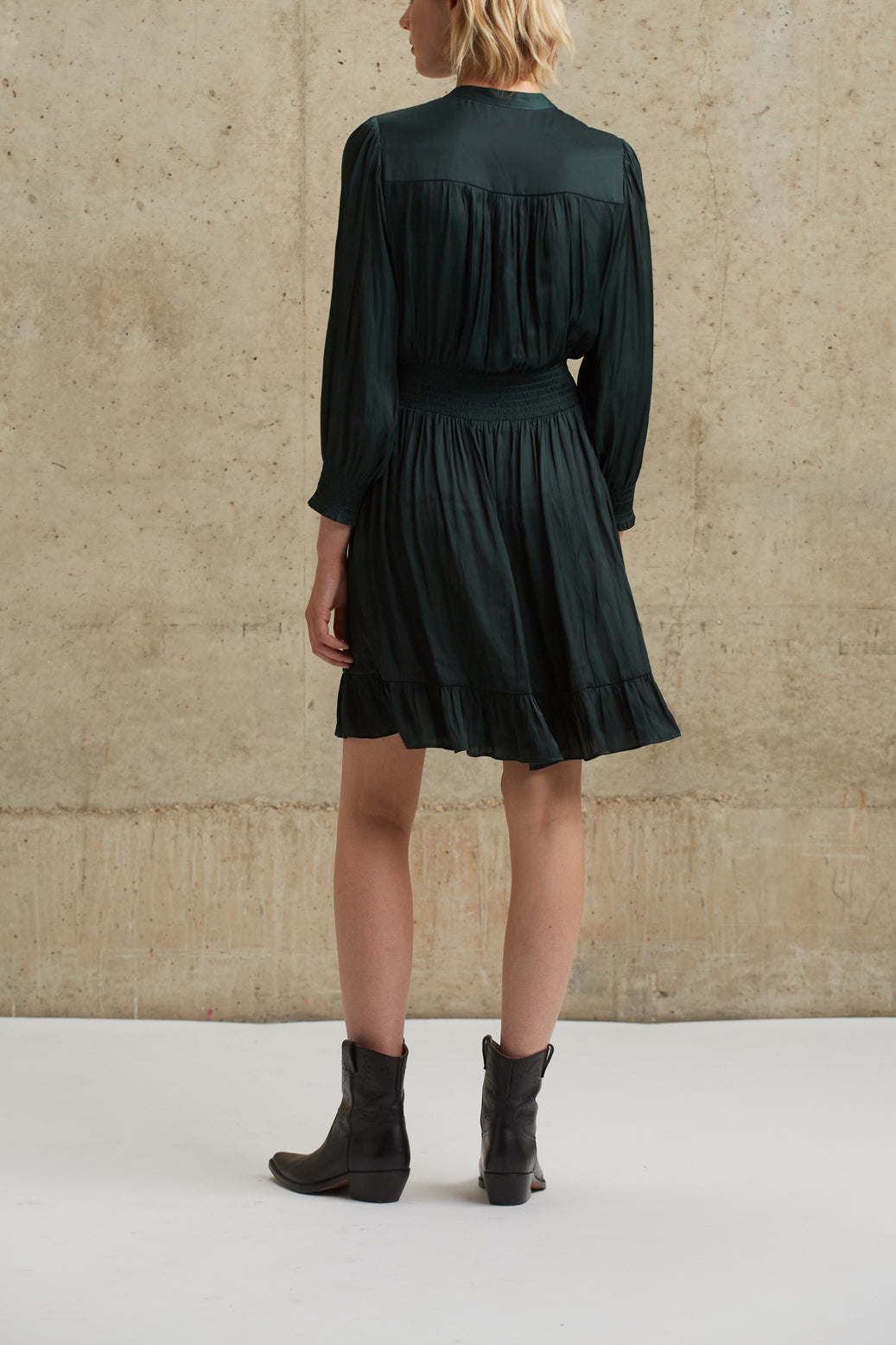 Robe à smocks en satin fluide - JOHAN Faume - seconde main