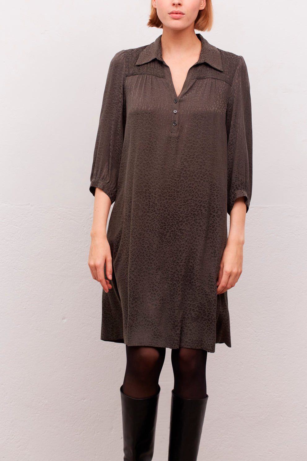 Robe soyeuse avec motif léopard ton sur ton - JANELLE Faume - seconde main