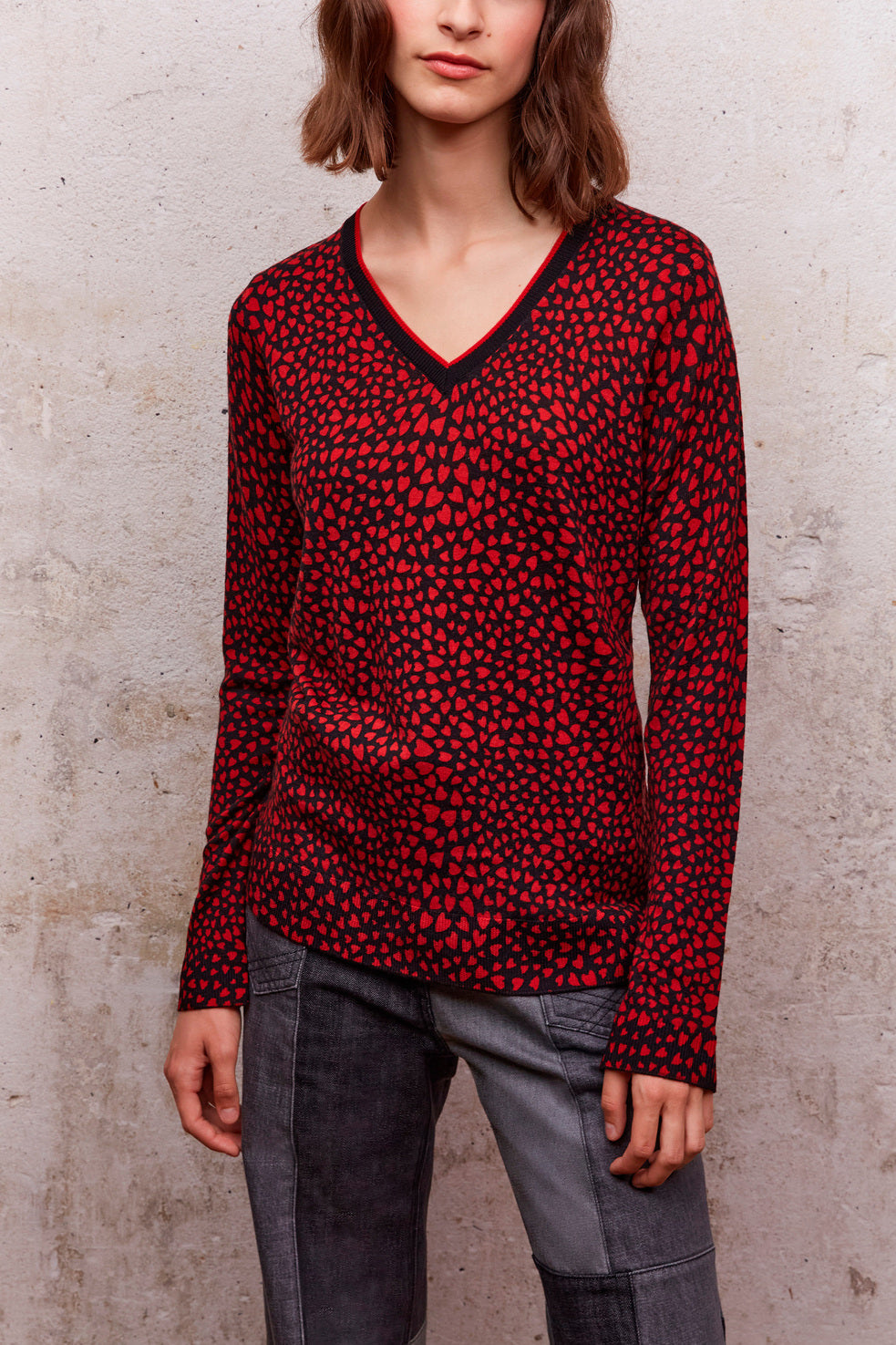 Pull V en laine fine à imprimé c½ur - DEA Faume - seconde main