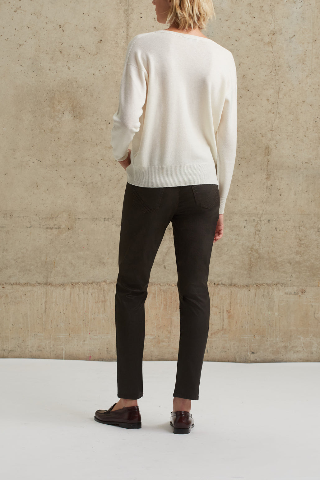 Pull V uni laine douce - LÉONIE Faume - seconde main