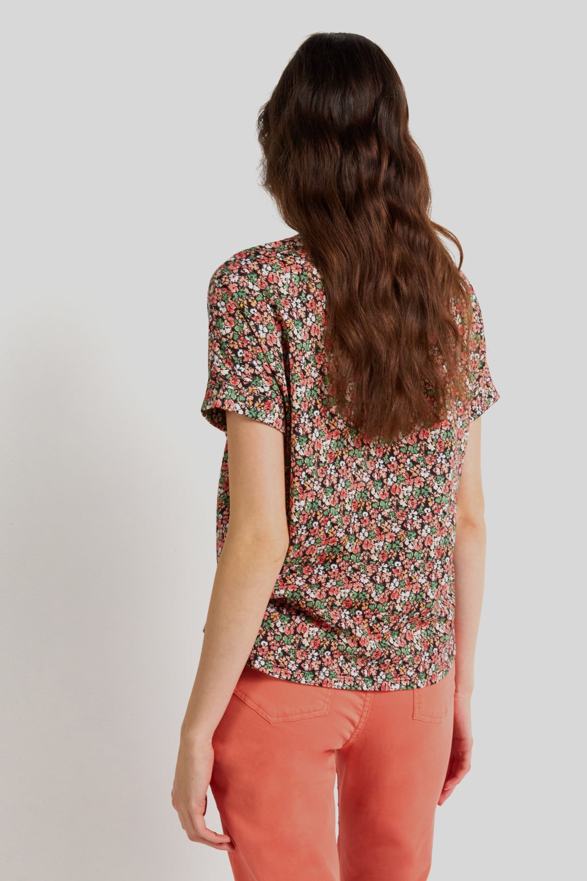 Tee-shirt V à motif floral - ANGE Faume - seconde main