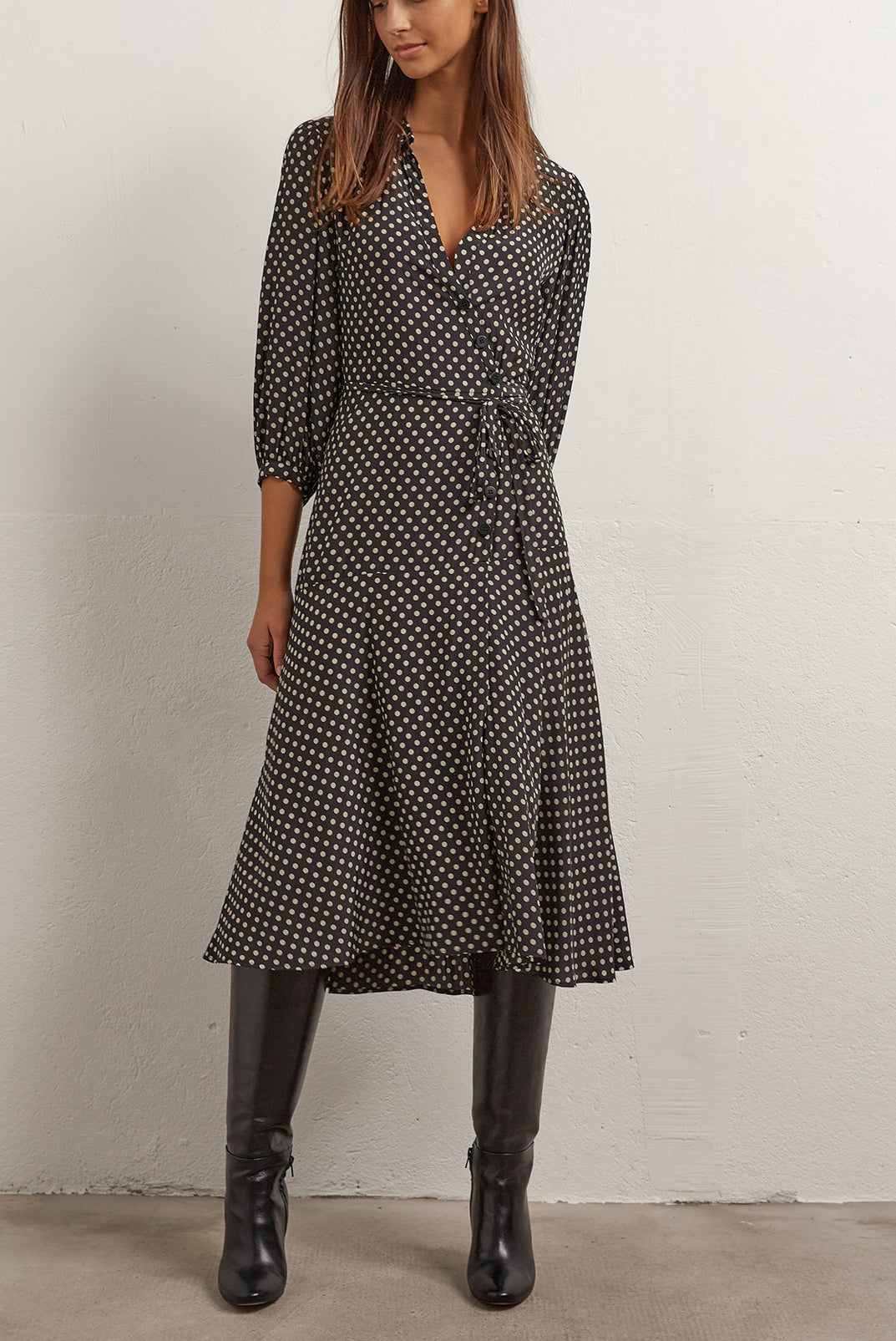 SANDRA - Robe midi portefeuille à pois Faume - seconde main