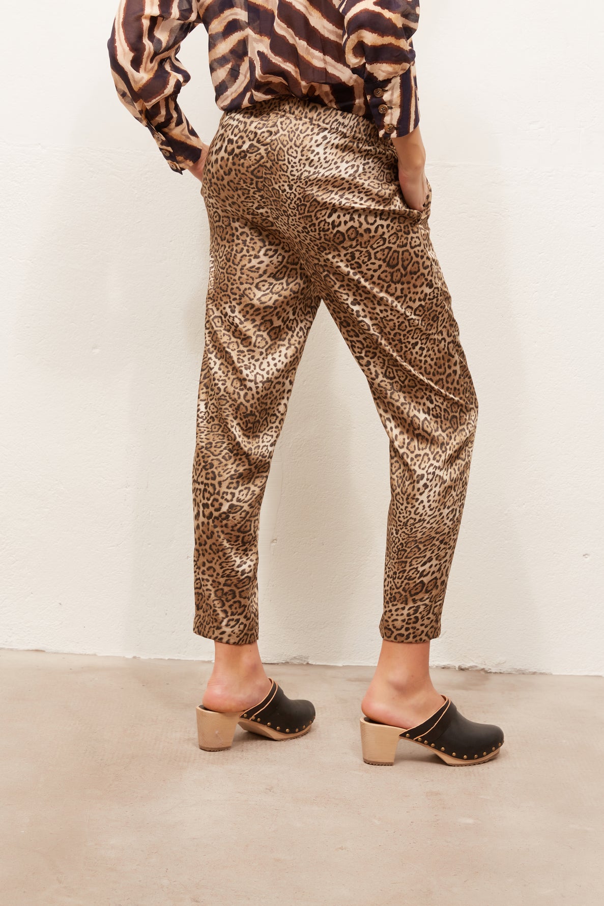 MACHA - Pantalon 7/8 à imprimé animalier Faume - seconde main