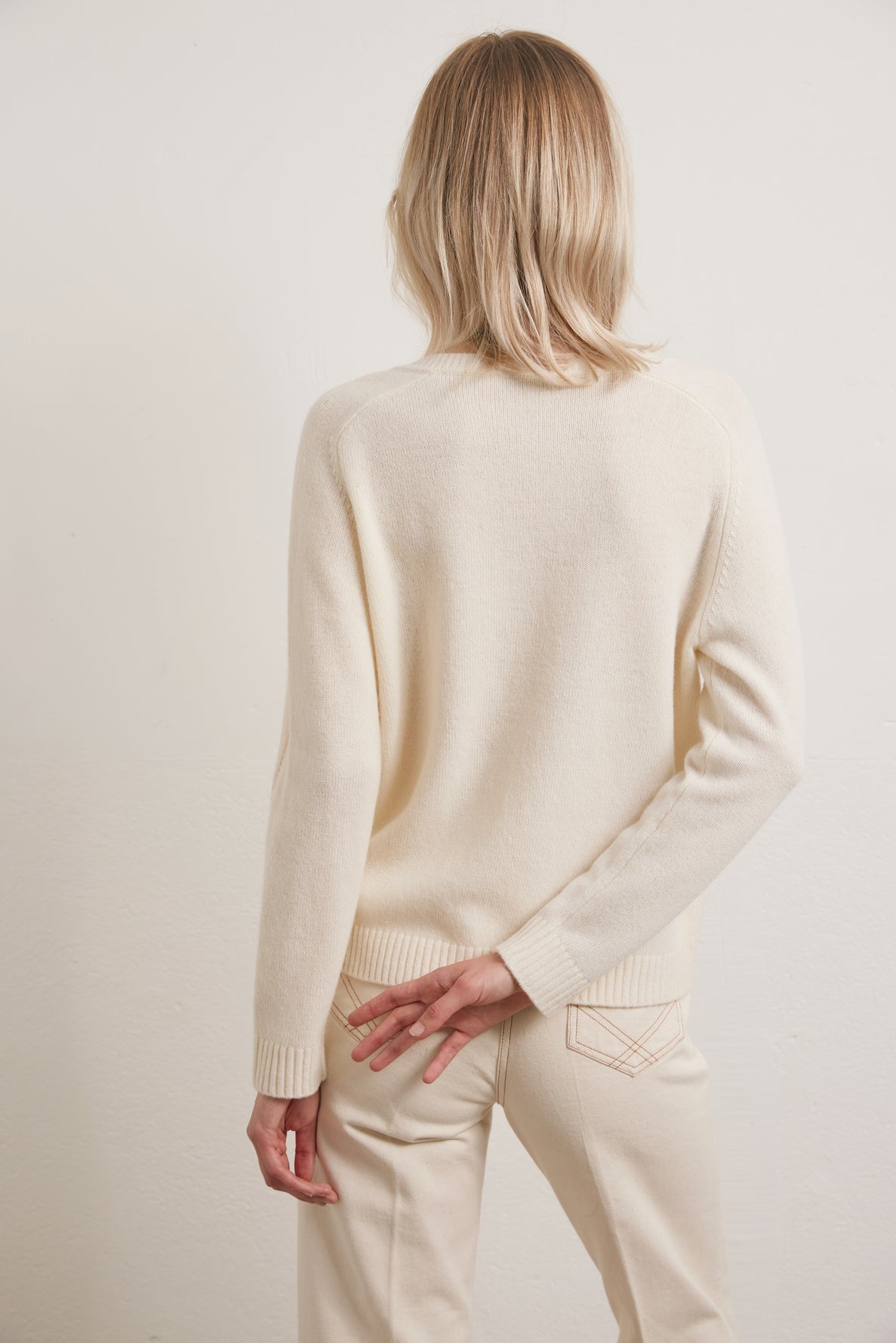 Pull V en laine fine et cachemire avec boutons bijoux Faume - seconde main