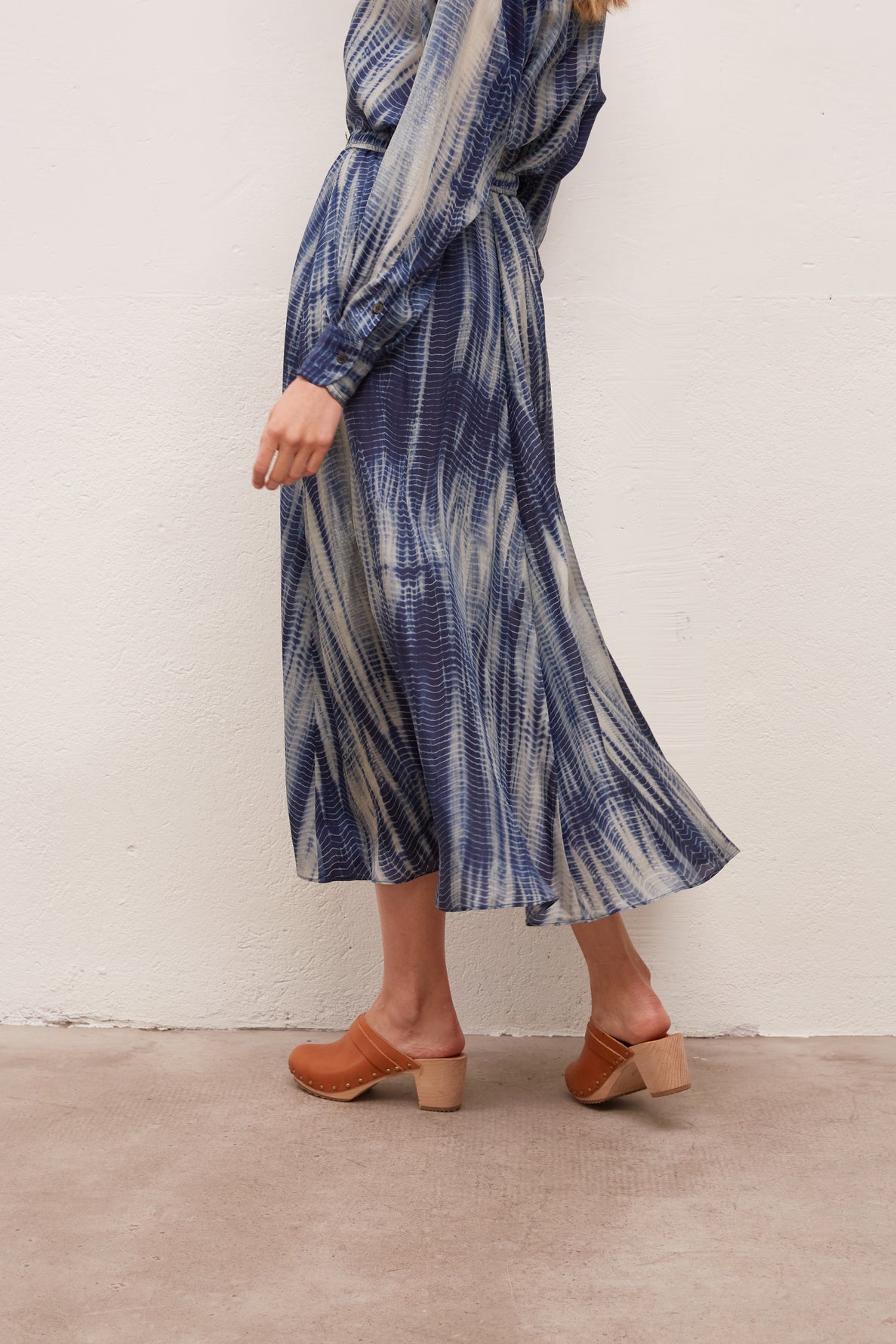 LATIKA - Jupe longue en soie imprimée tie and dye Faume - seconde main