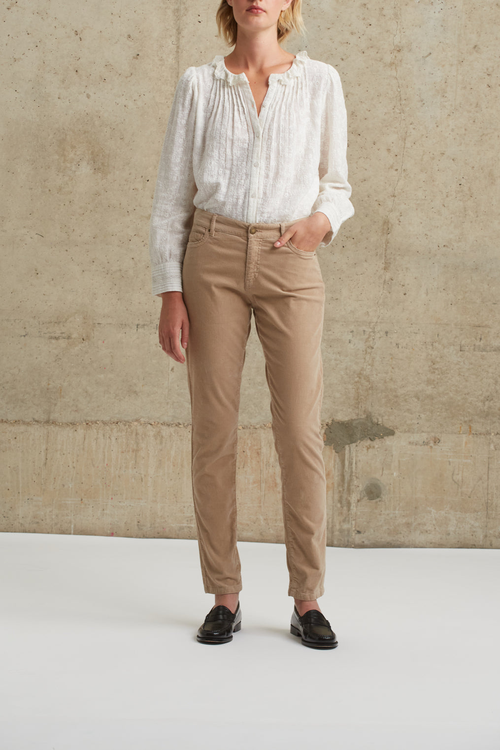 Pantalon jean en velours côtelé stretch - ELIENOR Faume - seconde main