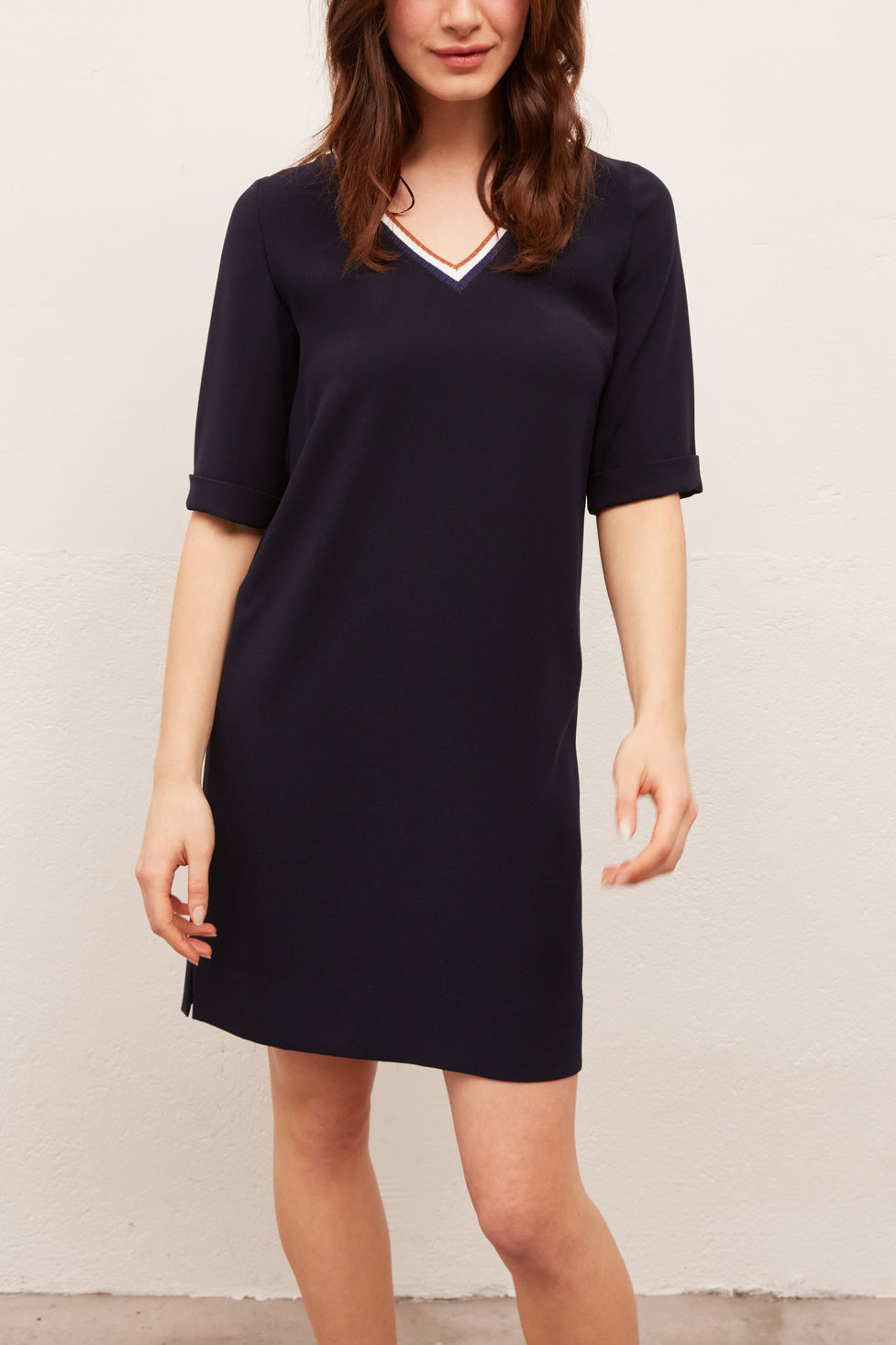 SIDONY - Robe courte en crêpe avec encolure côtelée Faume - seconde main