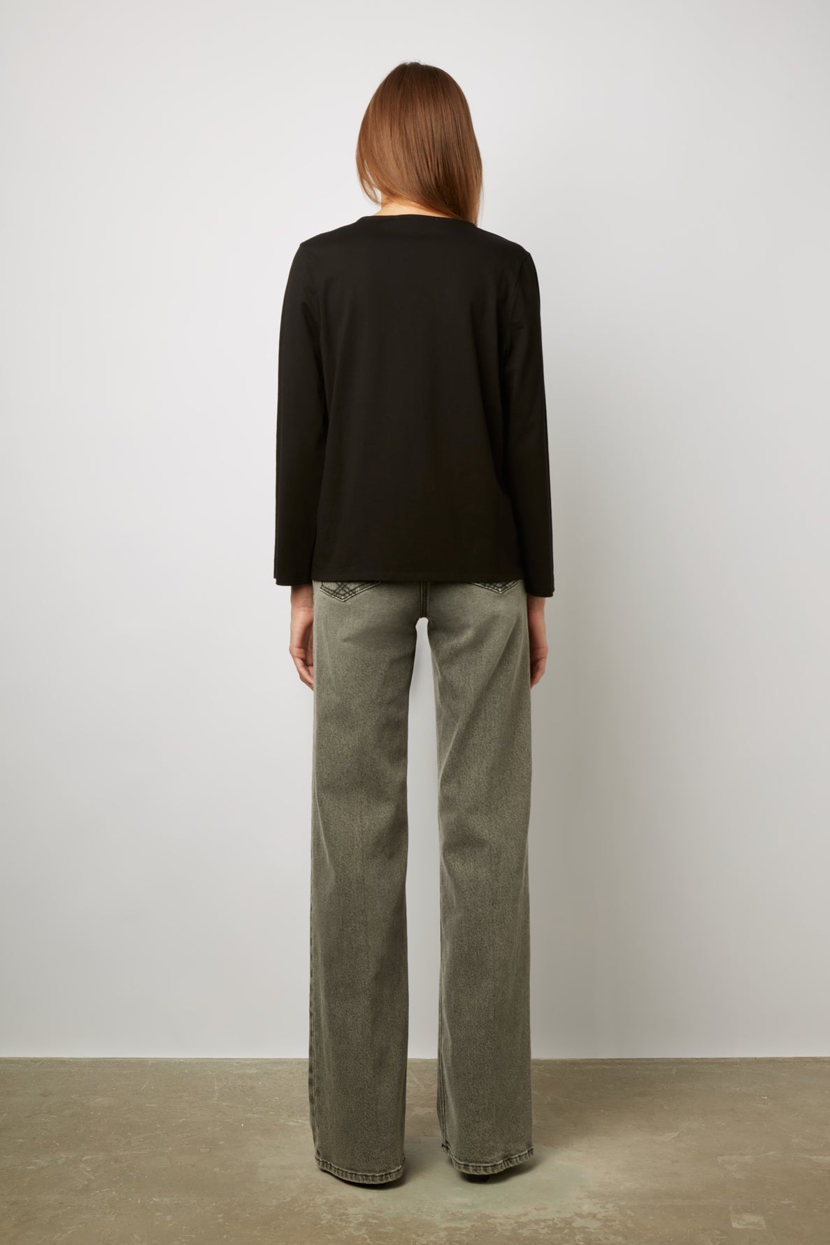 T-shirt uni au col V décoré de diamants - ARIELLE Faume - seconde main