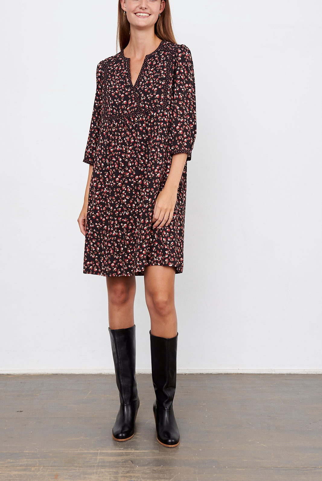 DOLLY - Robe droite avec jeu de découpes Faume - seconde main