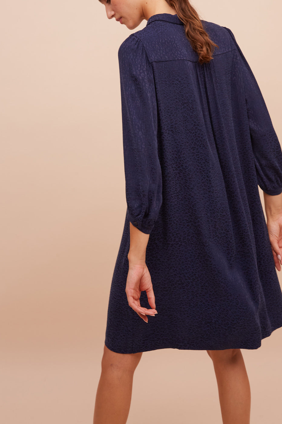 Robe soyeuse avec motif léopard ton sur ton - JANELLE Faume - seconde main