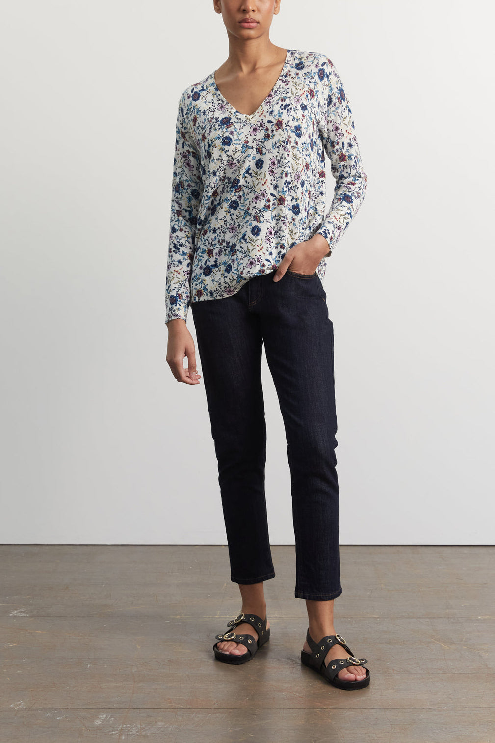 Pull Col V motif floral - LAURYNDA Faume - seconde main