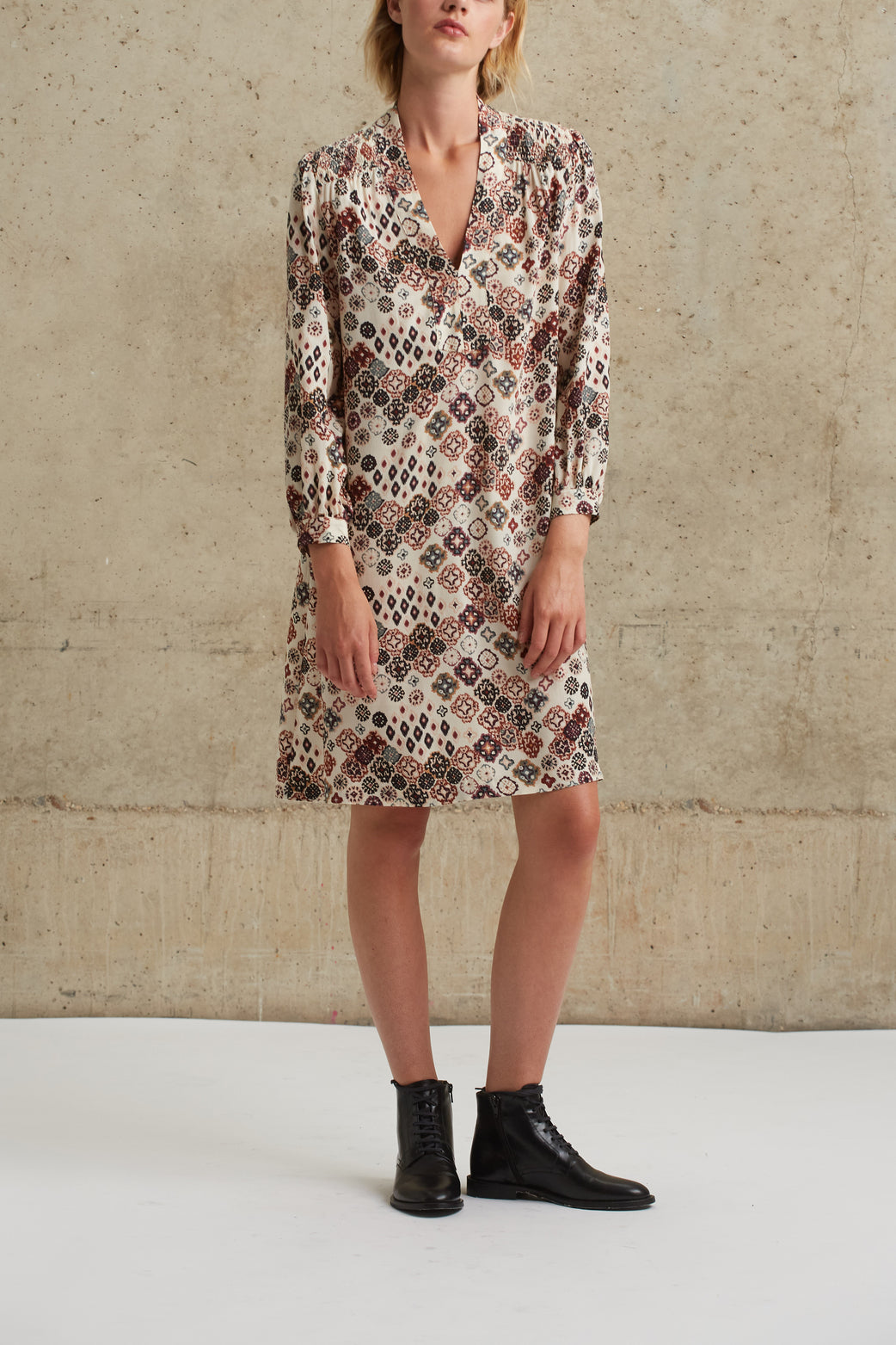 Robe en crêpe imprimé à motif Ikat - JAIMIE Faume - seconde main