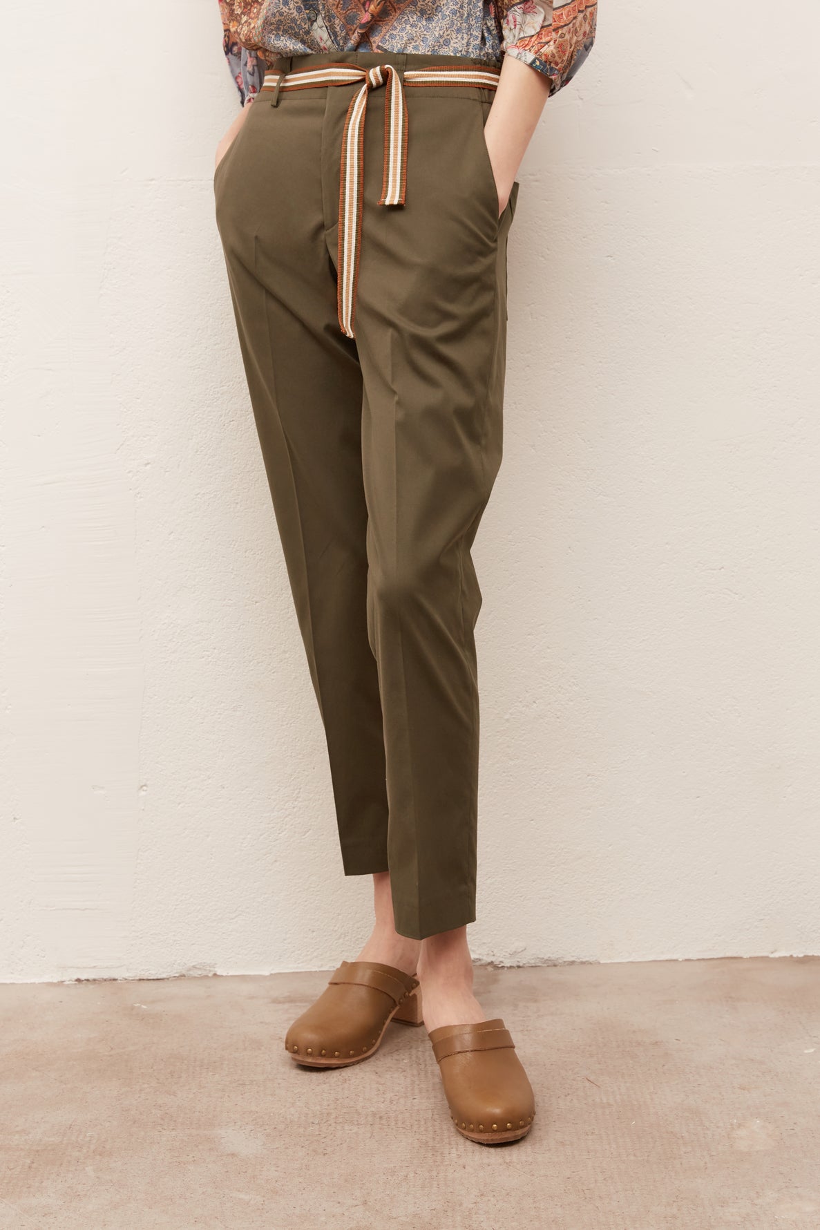 MARLEY - Pantalon 7/8 façon chino en toile Faume - seconde main