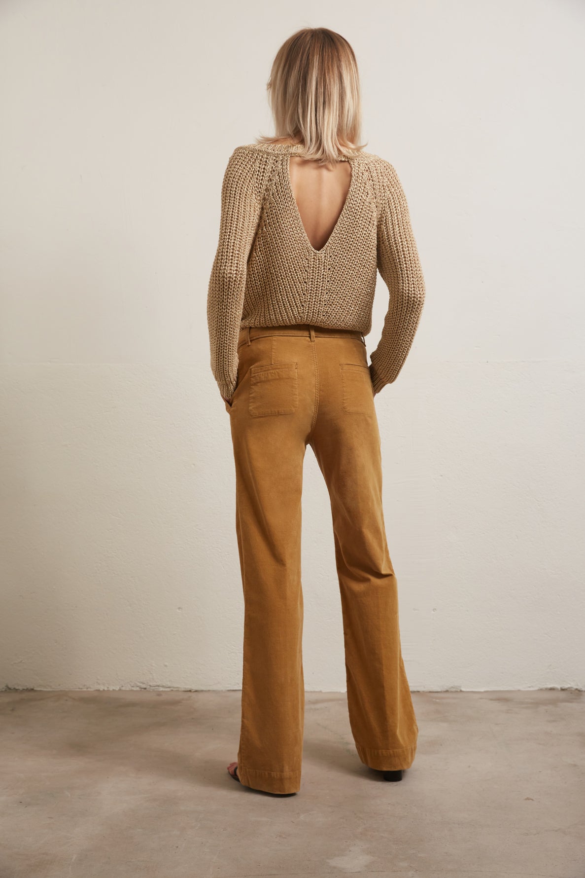 LEONIE - Pantalon flare en velours côtelé Faume - seconde main