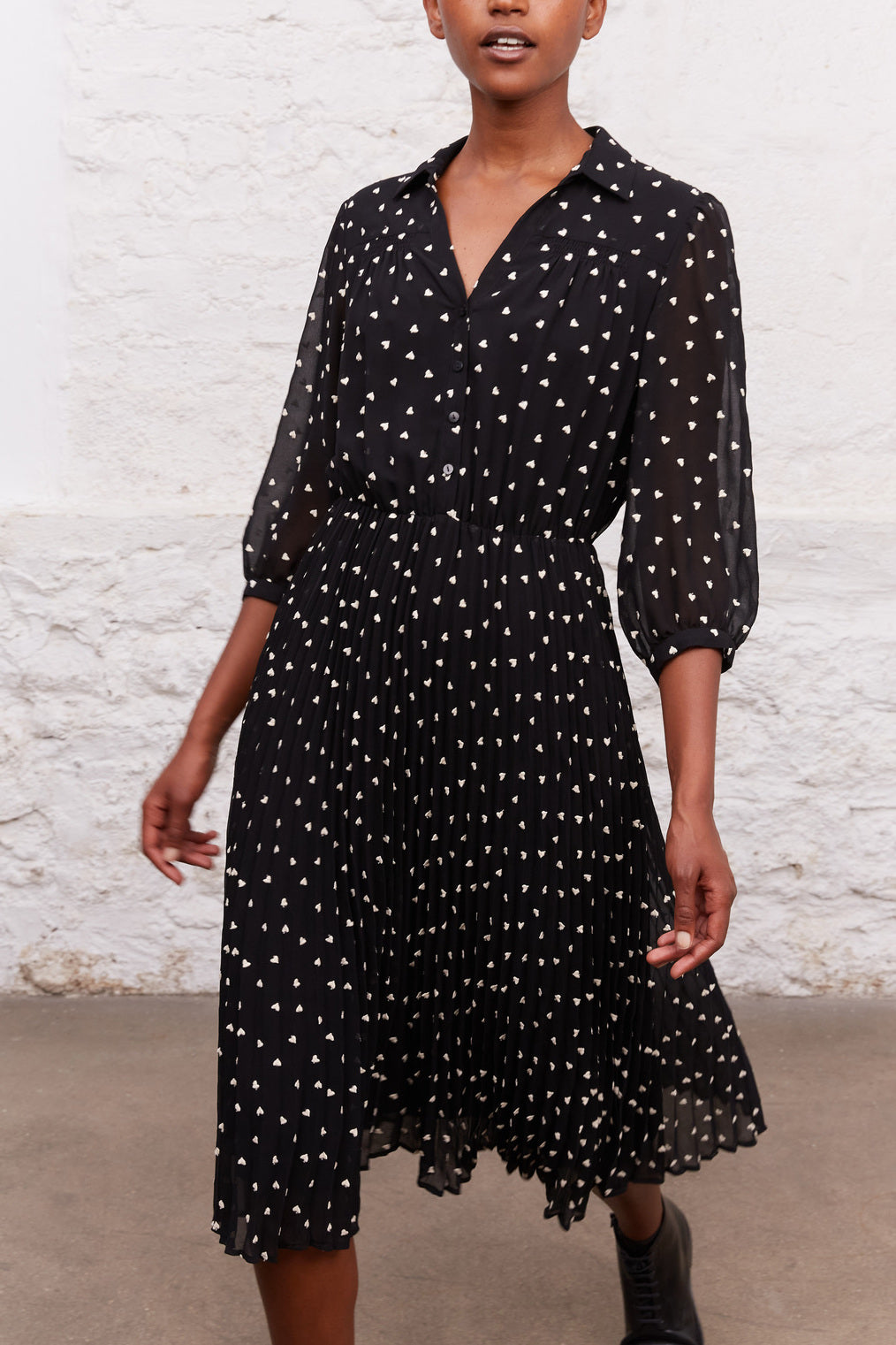 Robe plissé brodée d'un motif c½urs - JANE Faume - seconde main