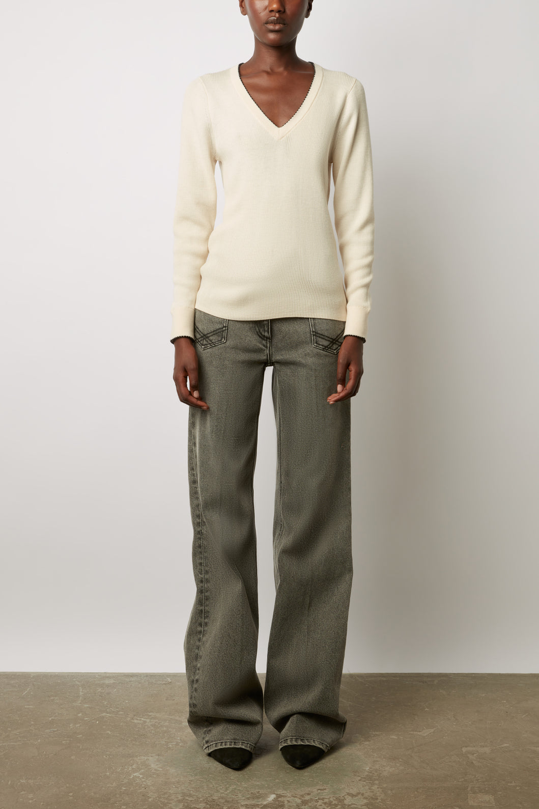 Pull V en laine et point contrasté - LAUBNA Faume - seconde main