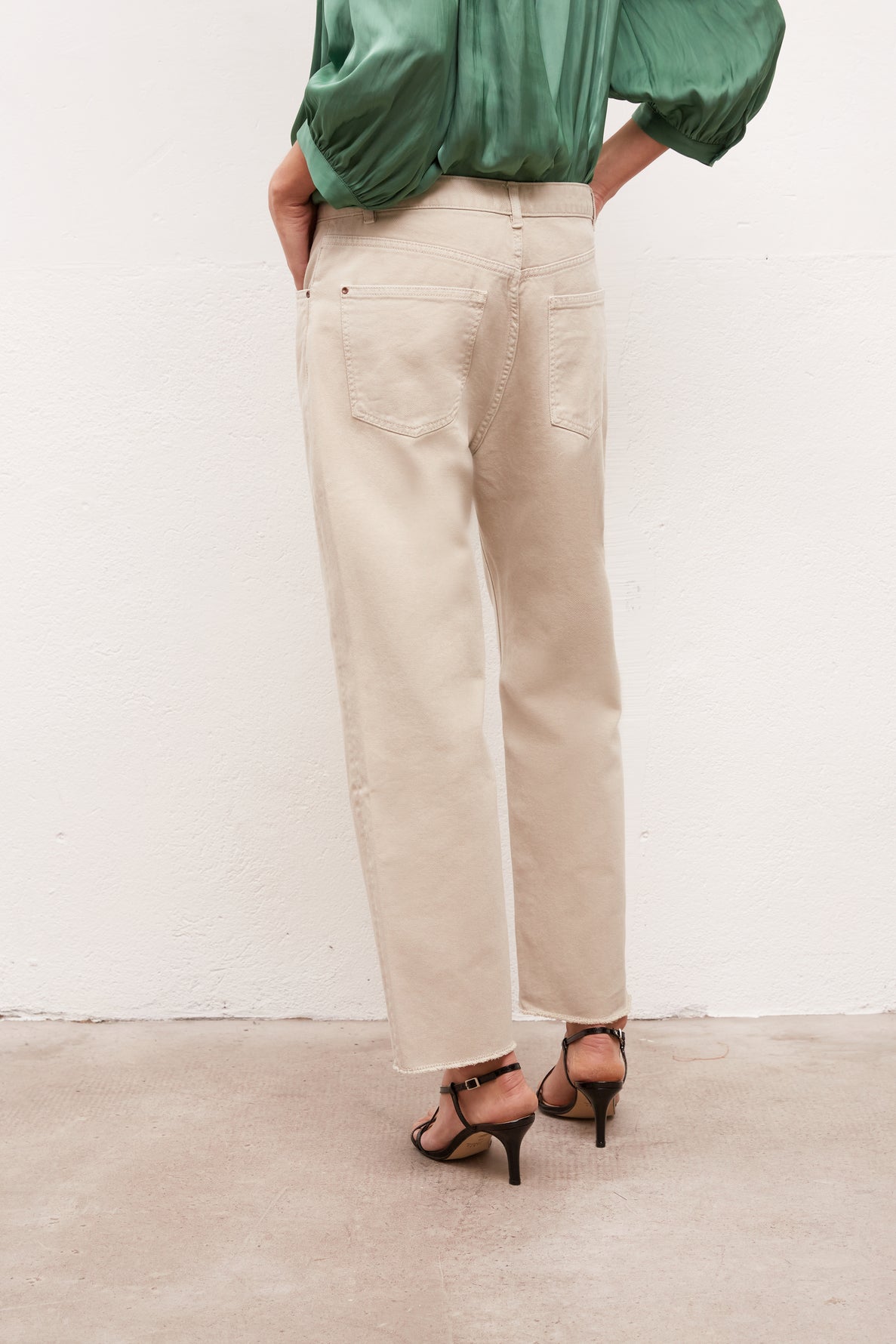 MANTINE - pantalon 5 poches en toile sergé de coton Faume - seconde main