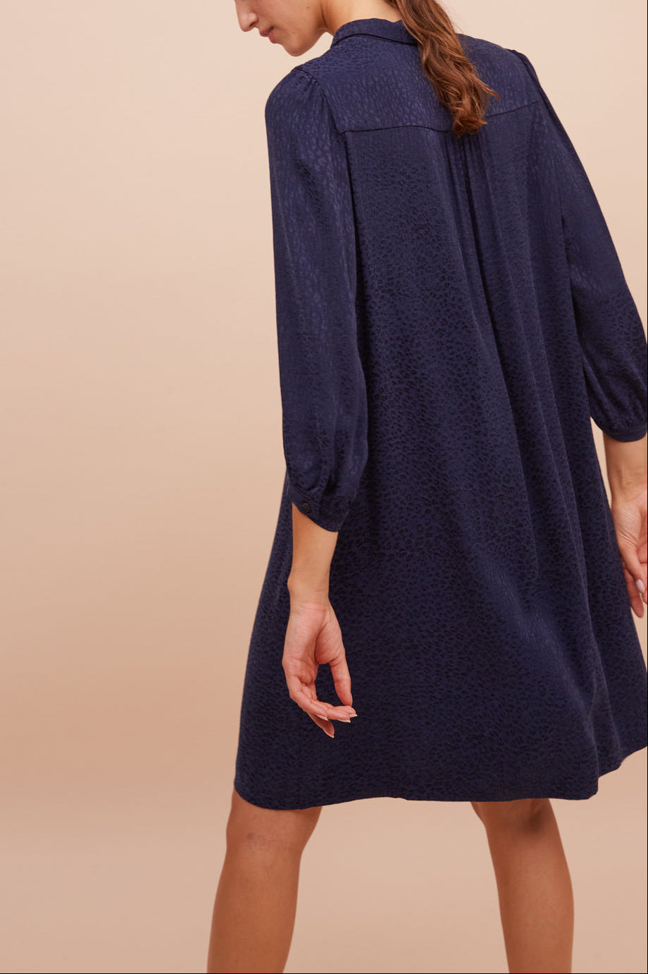 Robe soyeuse avec motif léopard ton sur ton - JANELLE Faume - seconde main
