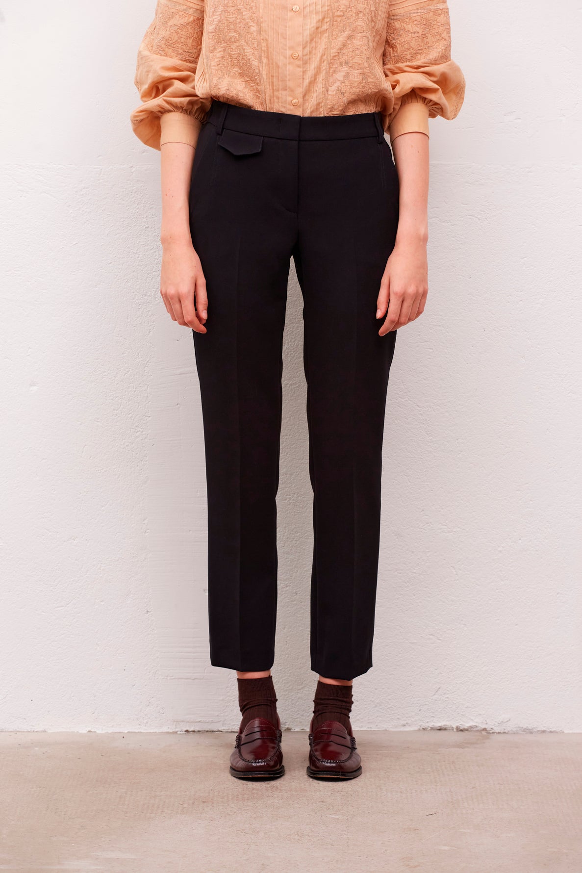 Pantalon droit avec surpiqûres ton sur ton - ELIO Faume - seconde main