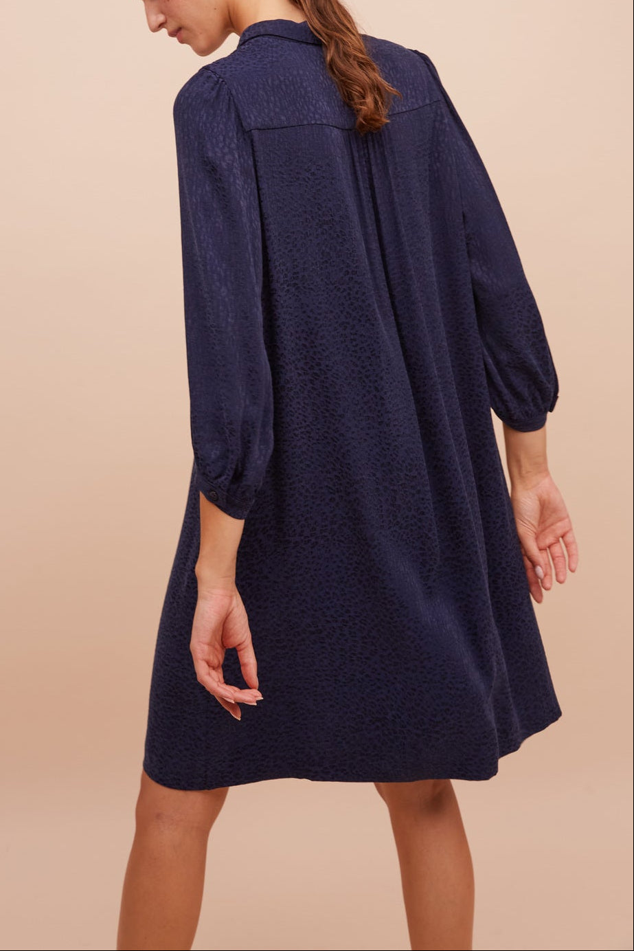 Robe soyeuse avec motif léopard ton sur ton - JANELLE Faume - seconde main