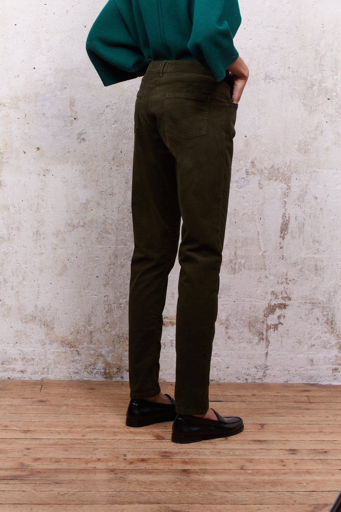 Pantalon droit en velours côtelé - EMMILY Faume - seconde main