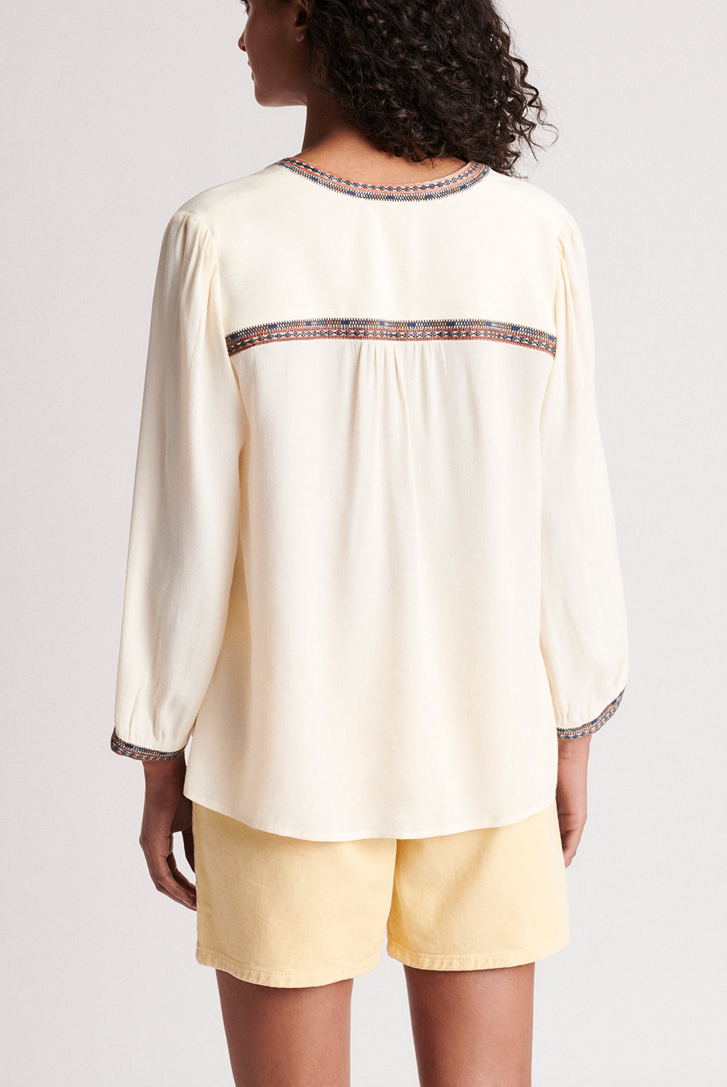 NOA - blouse en crêpe avec broderies Faume - seconde main