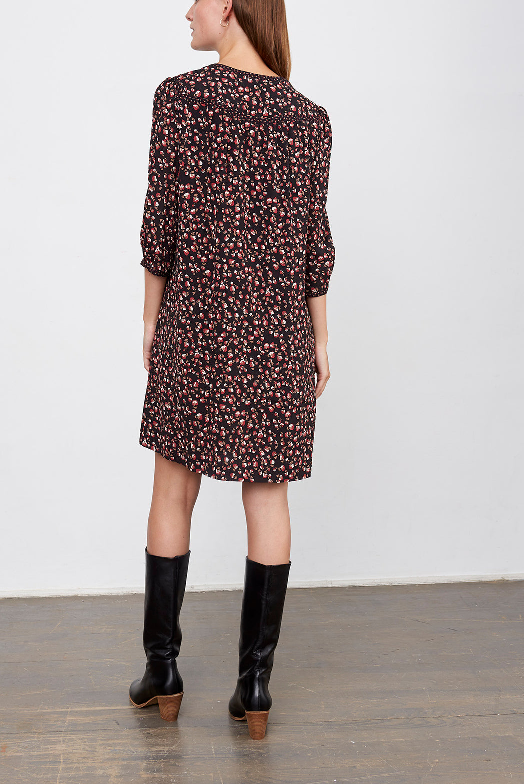 DOLLY - Robe droite avec jeu de découpes Faume - seconde main