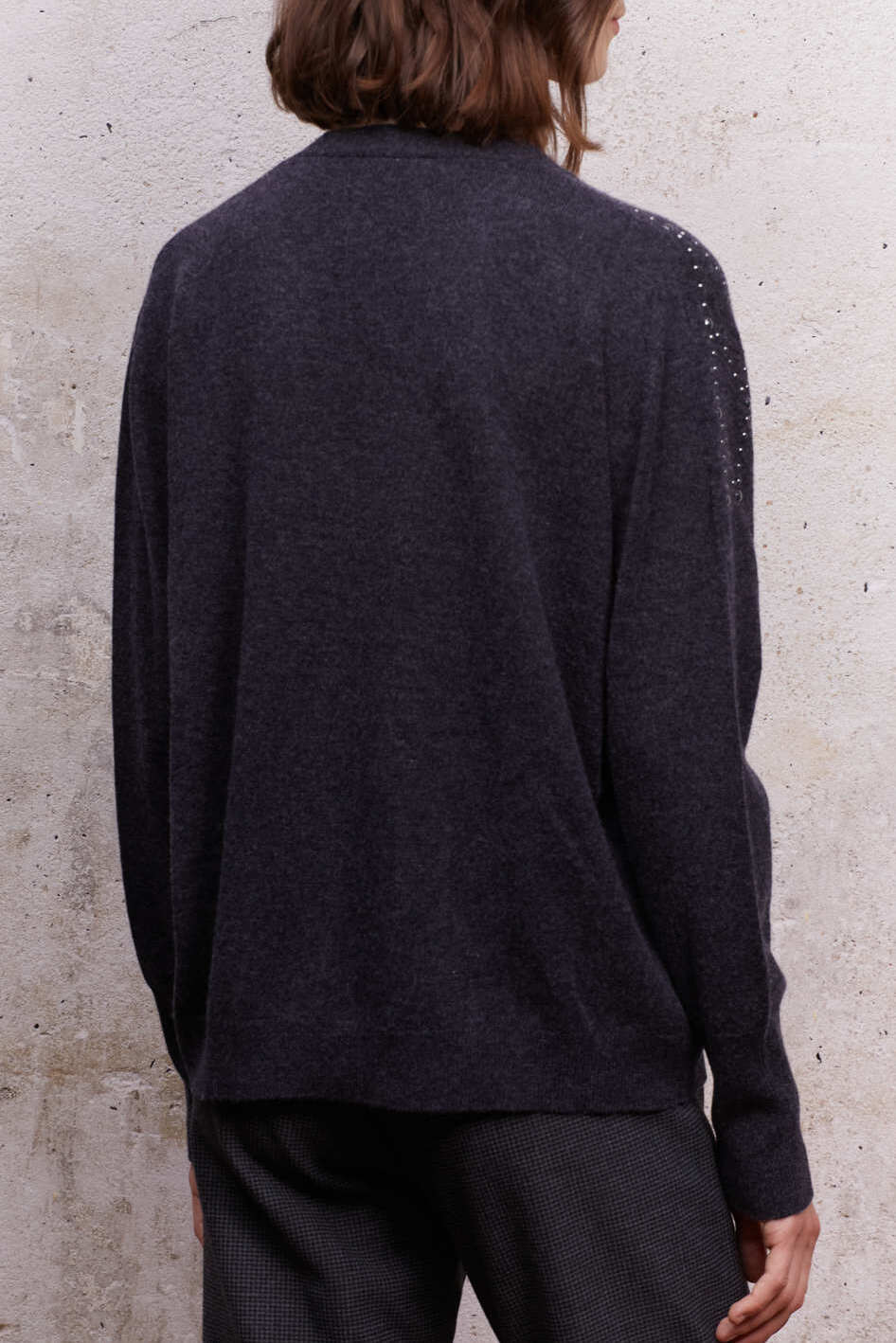 Pull V décoré d'un plastron bijou - LYAN Faume - seconde main