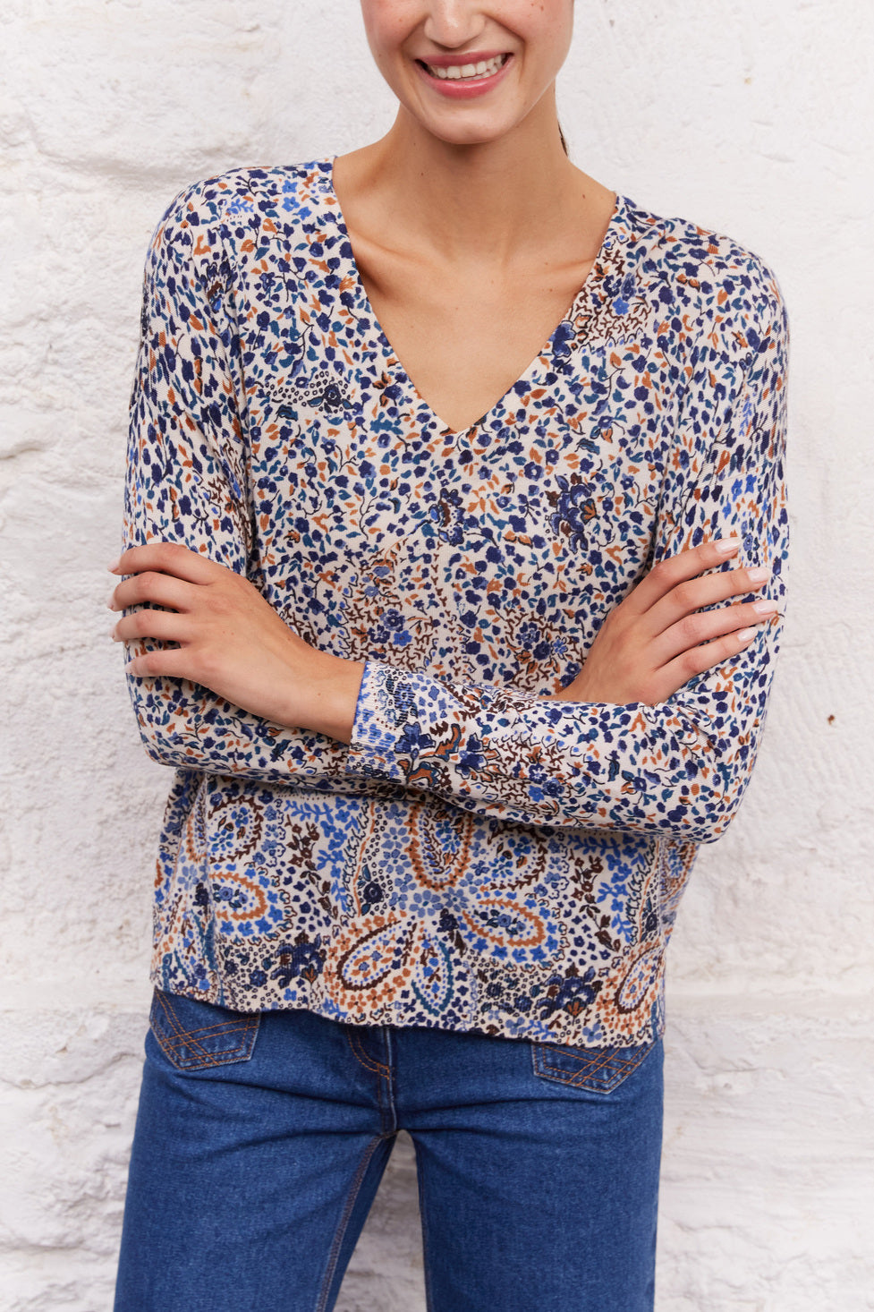 Pull V en laine à l'imprimé fleuri - LIAM Faume - seconde main