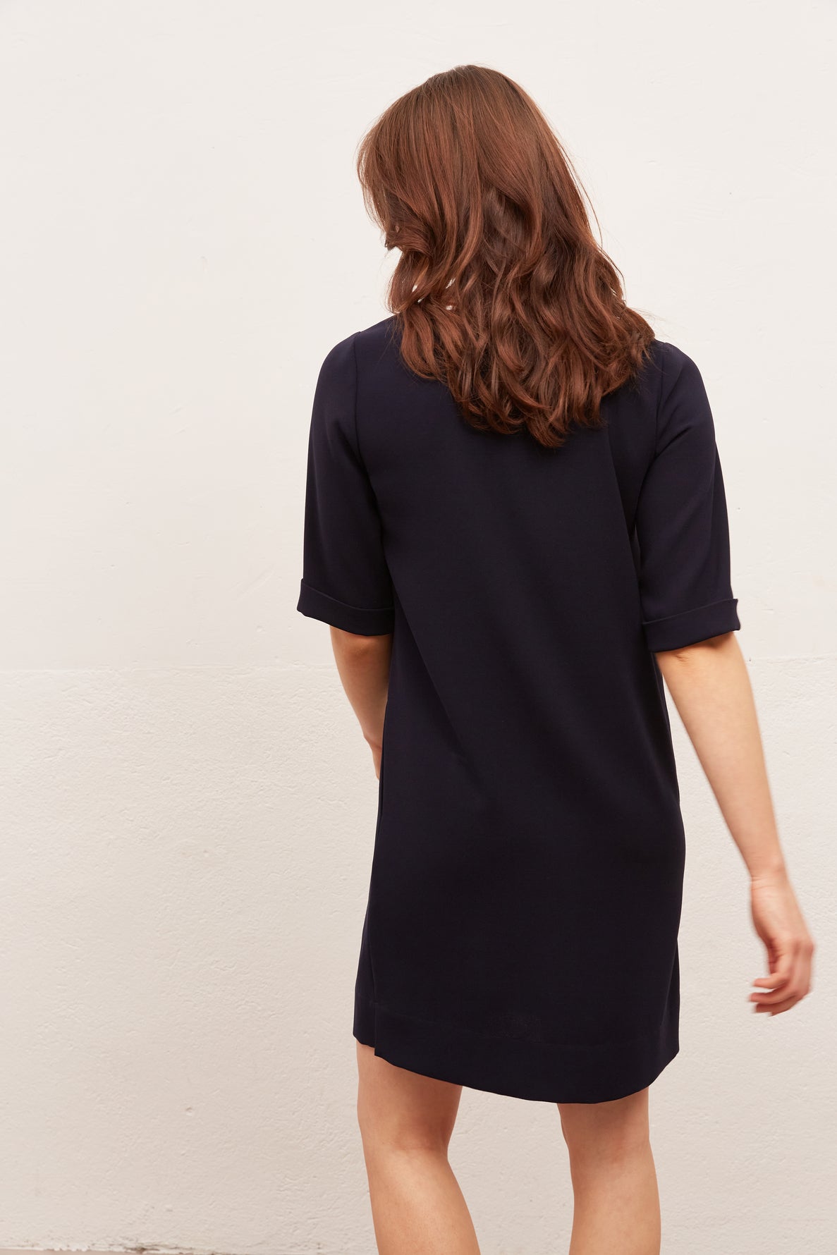 SIDONY - Robe courte en crêpe avec encolure côtelée Faume - seconde main