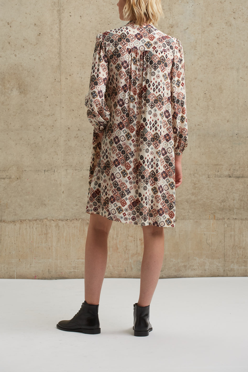 Robe en crêpe imprimé à motif Ikat - JAIMIE Faume - seconde main