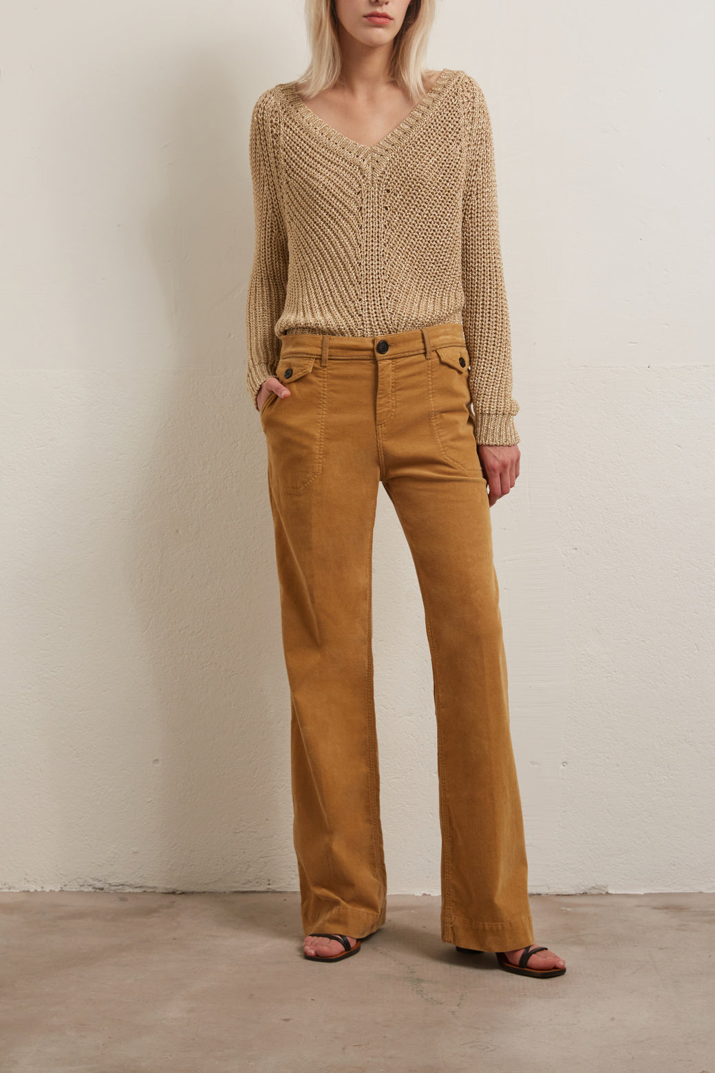 LEONIE - Pantalon flare en velours côtelé Faume - seconde main