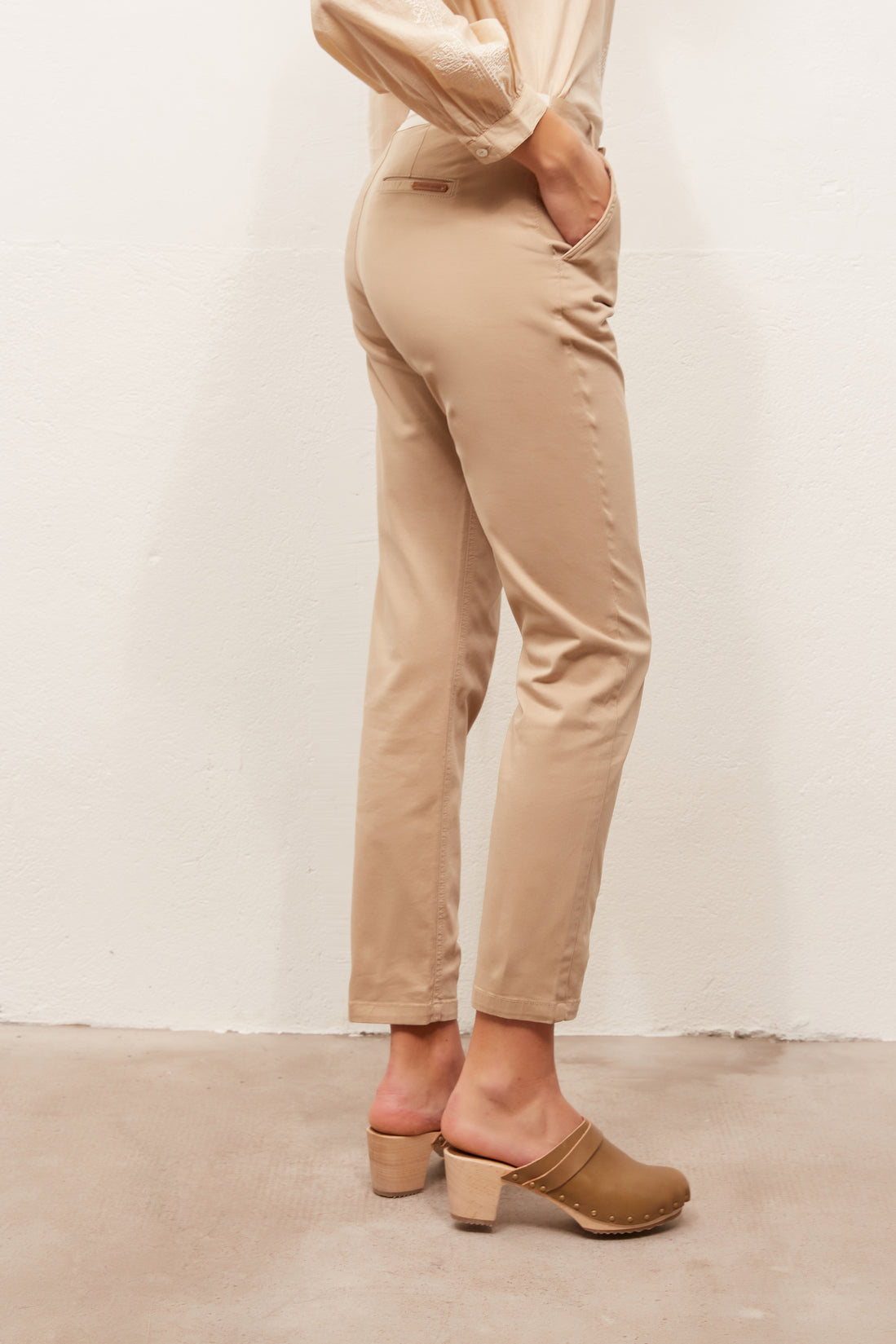 MAUD - pantalon droit 7/8 en coton Stretch Faume - seconde main