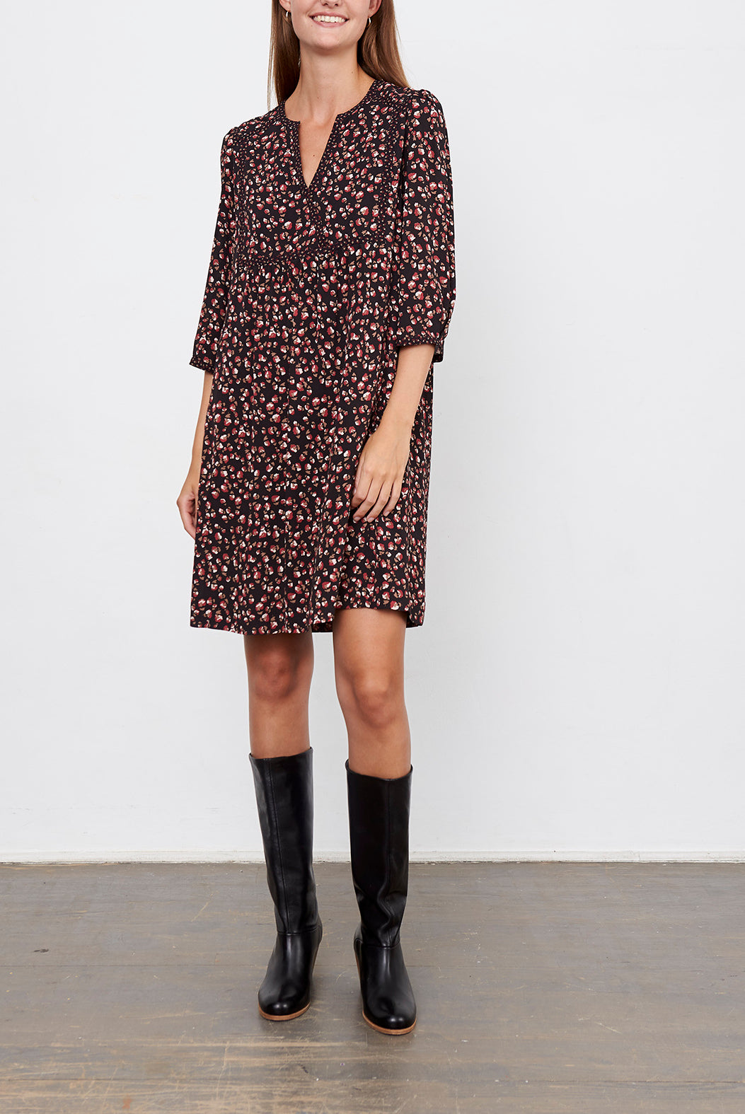 DOLLY - Robe droite avec jeu de découpes Faume - seconde main