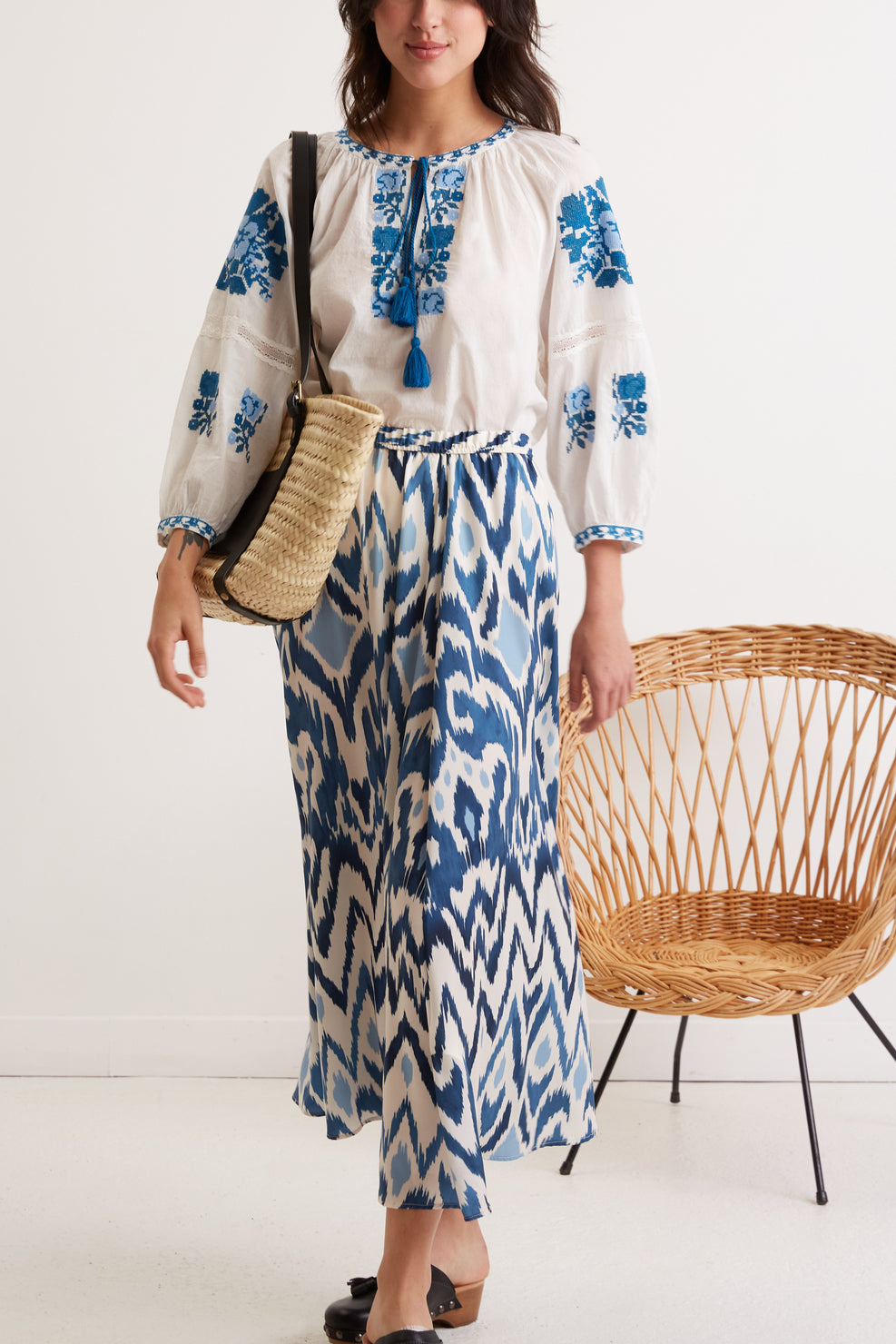 Jupe longue satinée motif Ikat - BLANCHE Faume - seconde main