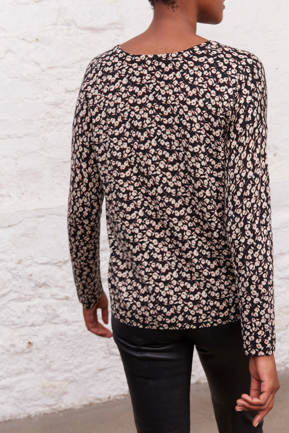 Pull en laine tricoté en maille fine avec print fleuri all over - LIAM Faume - seconde main